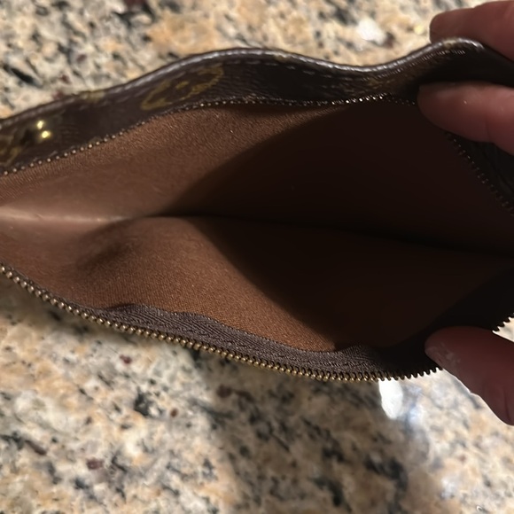 Authentic Louis Vuitton Monogram Randonnee
Insert Pouch 521z511s - Picture 5 of 5